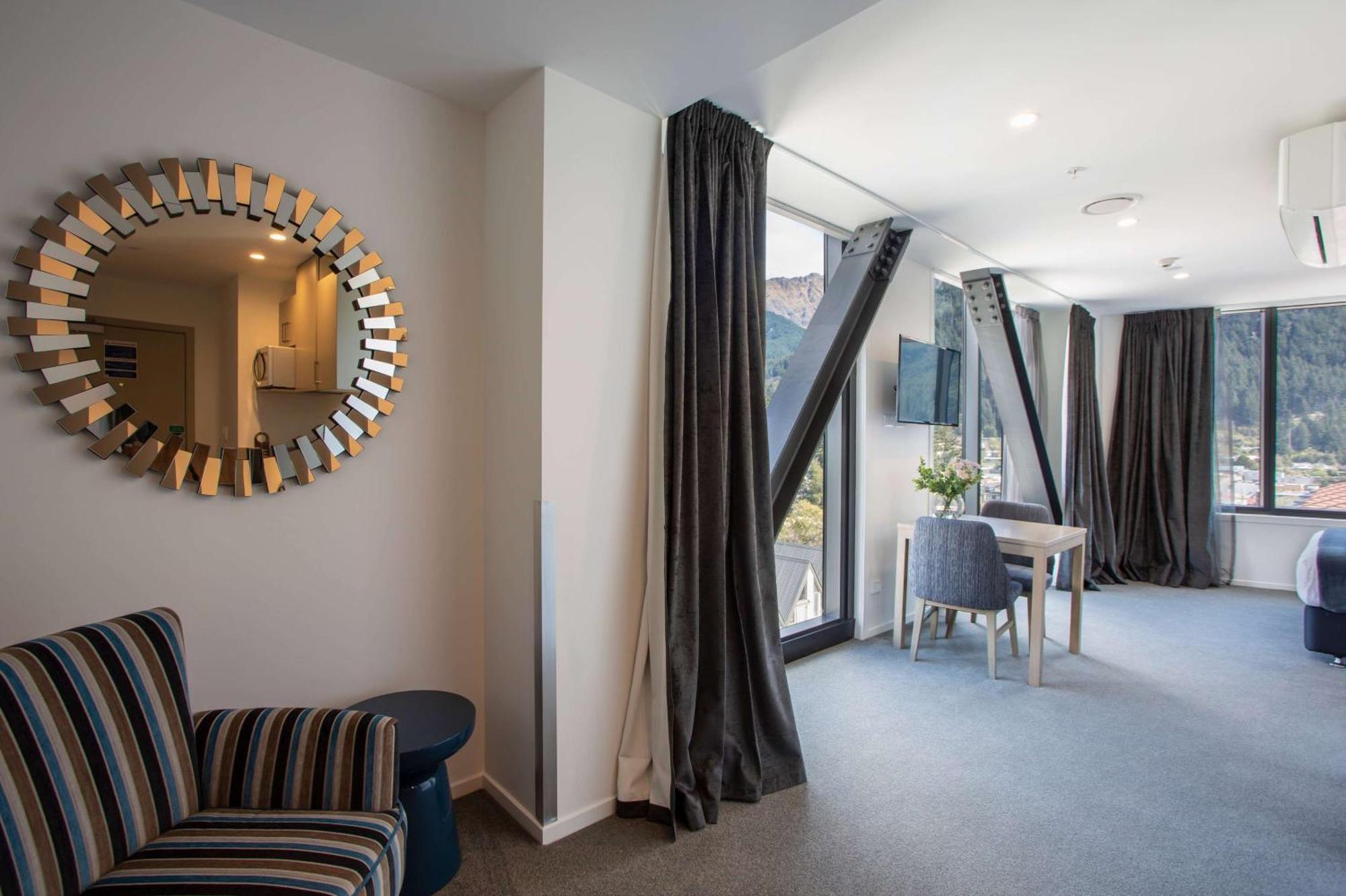 Ramada By Wyndham Queenstown Central Exteriör bild