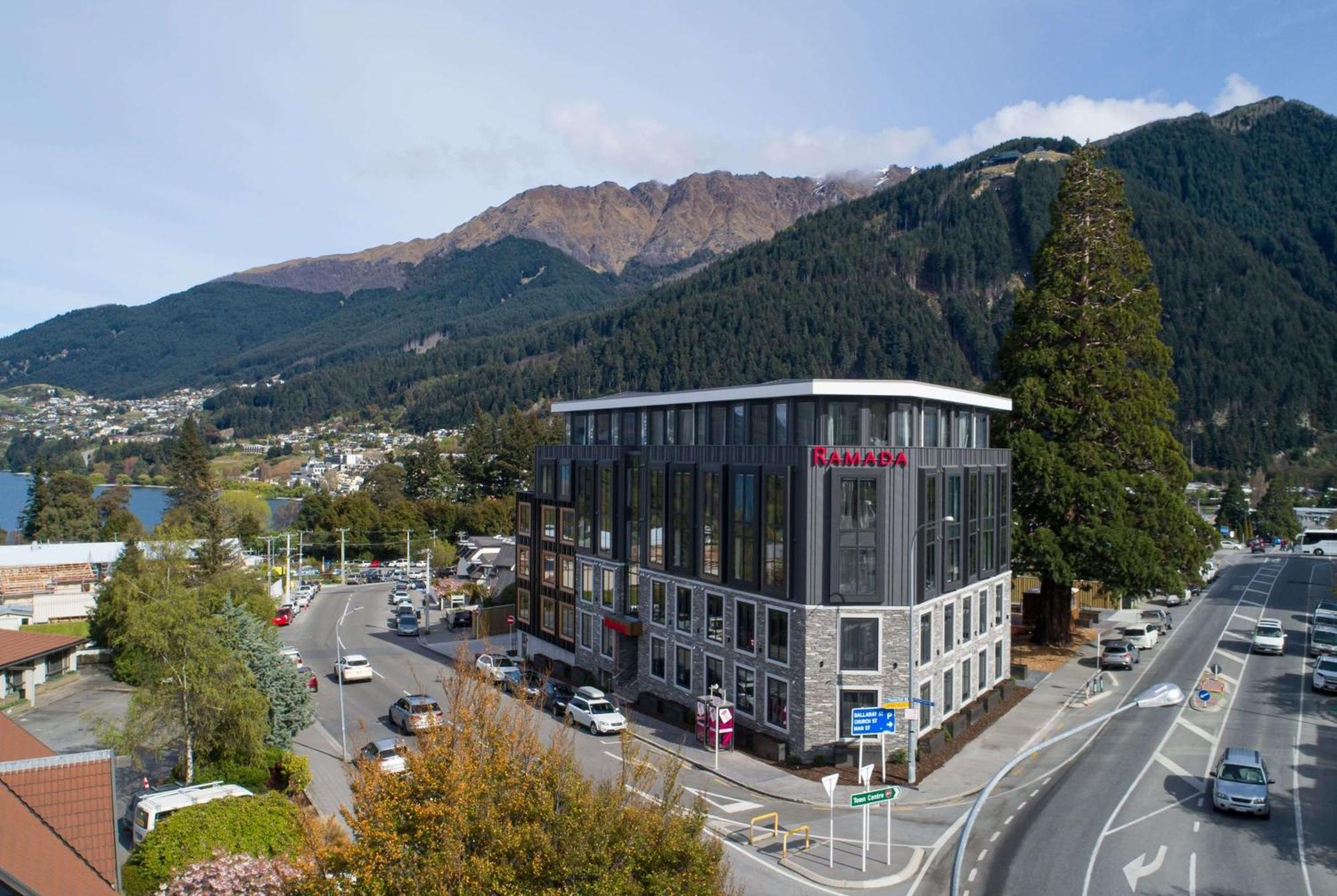 Ramada By Wyndham Queenstown Central Exteriör bild