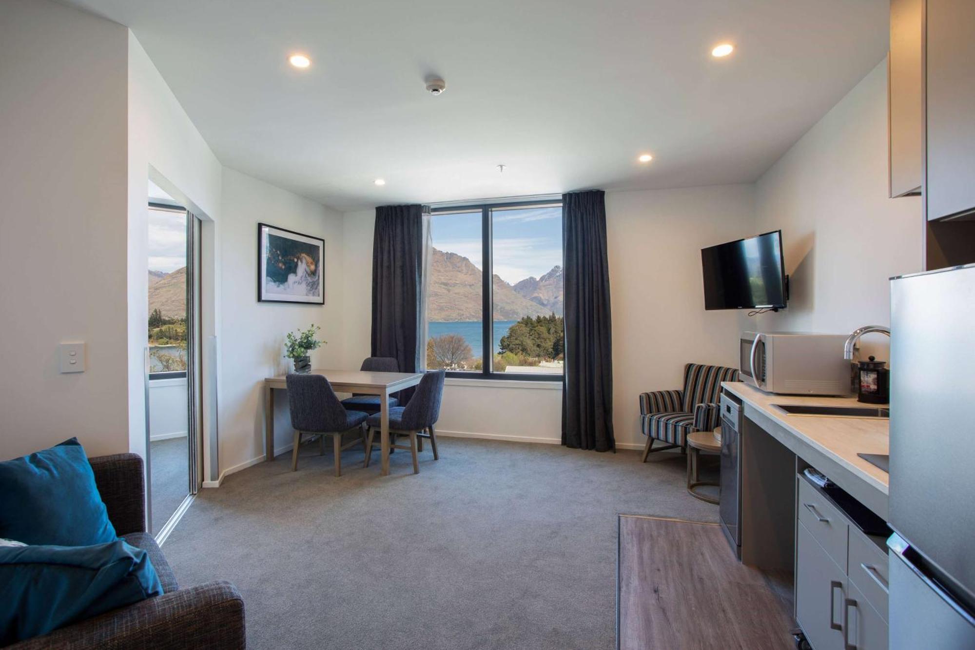 Ramada By Wyndham Queenstown Central Exteriör bild