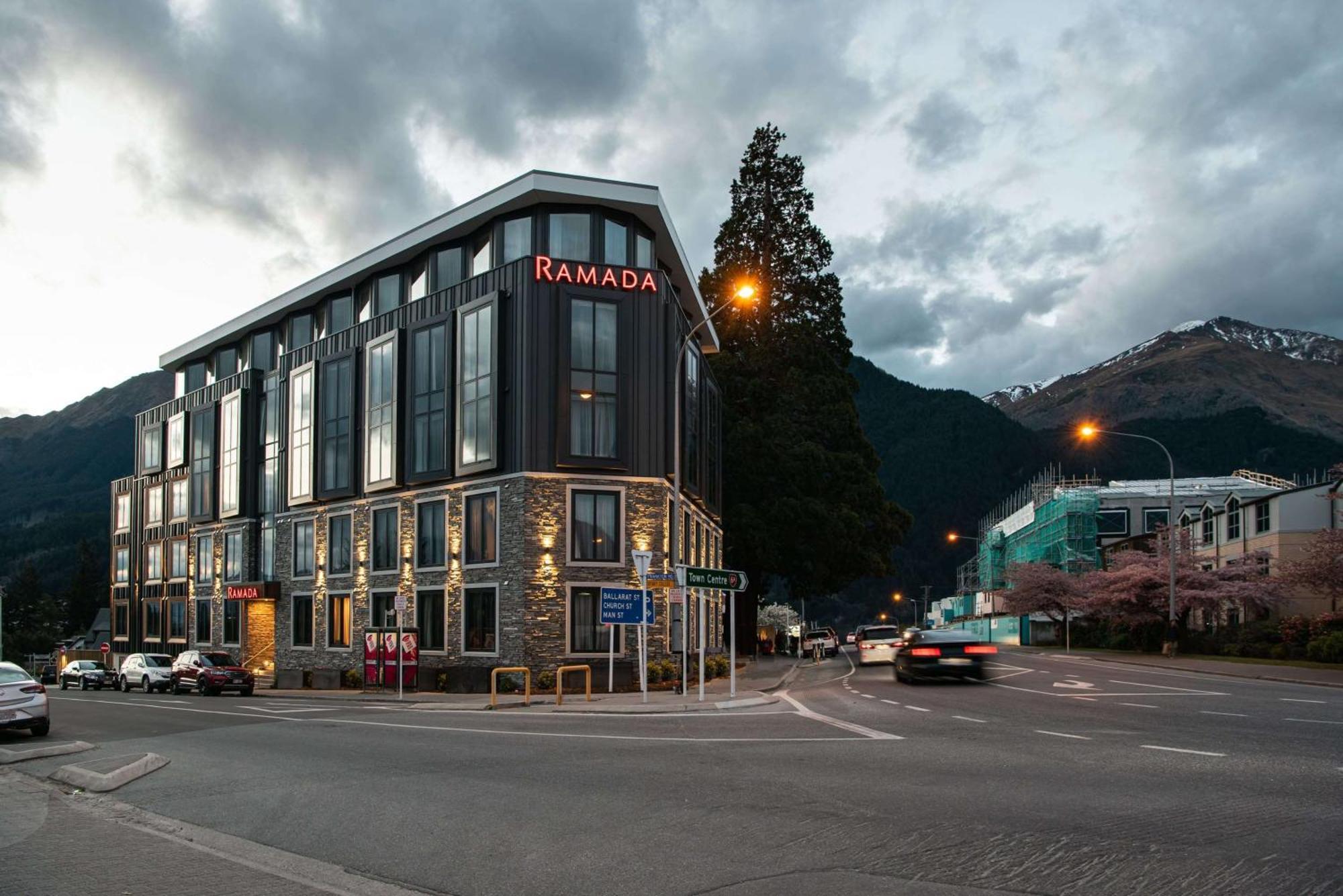 Ramada By Wyndham Queenstown Central Exteriör bild