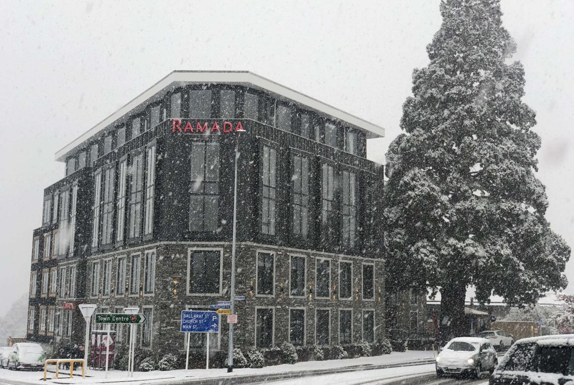 Ramada By Wyndham Queenstown Central Exteriör bild