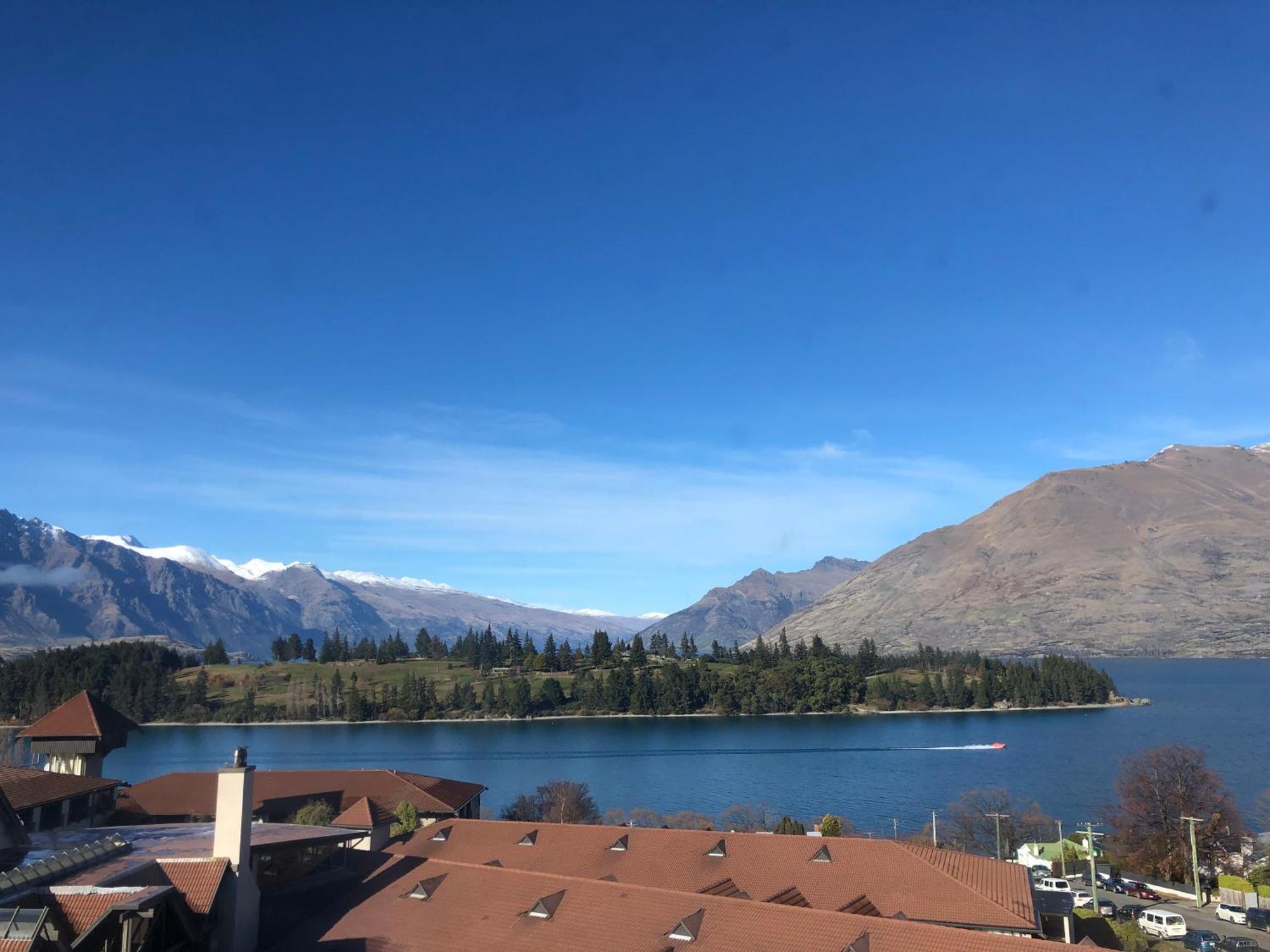 Ramada By Wyndham Queenstown Central Exteriör bild